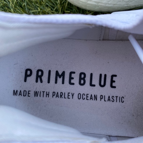 **SOLD!!**Adidas Ultraboost 21 Triple White - Picture 6 of 9